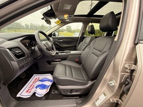 Certified 2025 Nissan Rogue SL w/ Tech Package AWD/4WD image 14