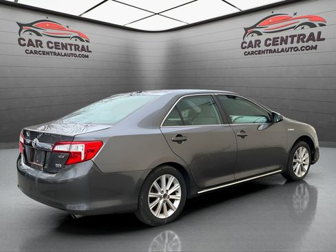 Used 2014 Toyota Camry XLE w/ Leather Package FWD image 5