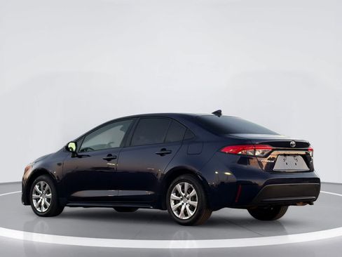 Used 2021 Toyota Corolla LE w/ Carpet Mat Package (TMS) FWD image 2