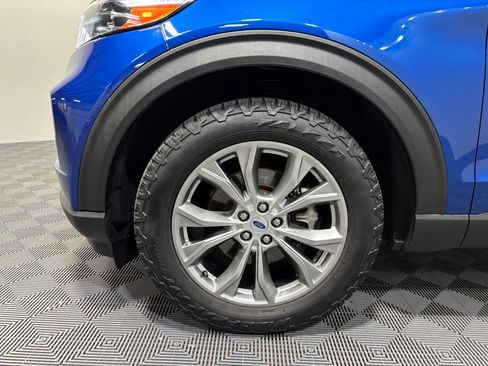 Used 2022 Ford Explorer XLT w/ Equipment Group 202A AWD/4WD image 9