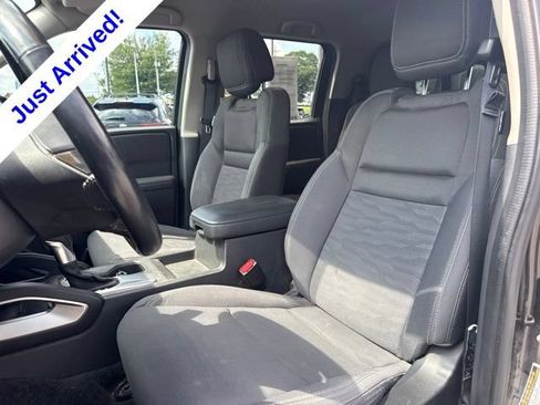 Used 2022 Nissan Frontier SV AWD/4WD image 9