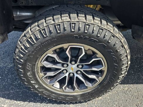Used 2022 Chevrolet Colorado ZR2 AWD/4WD image 19