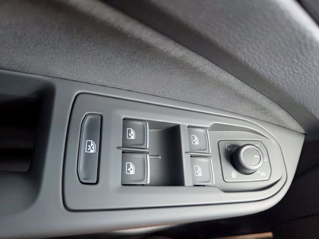 Certified 2026 Volkswagen GTI SE FWD image 18