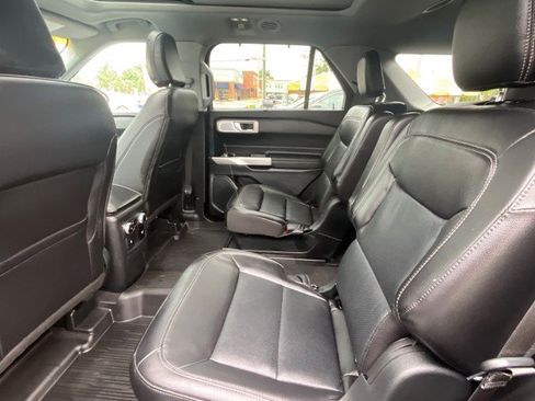 Used 2024 Ford Explorer Limited w/ Limited Technology Package AWD/4WD image 34