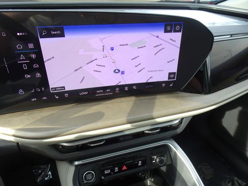 Certified 2025 Audi Q5 Prestige AWD/4WD image 12