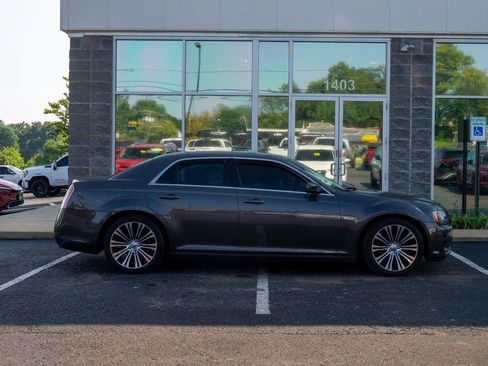 Used 2014 Chrysler 300 S RWD image 2