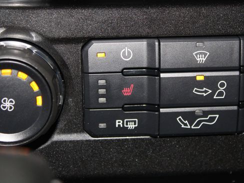 Used 2020 Ford F150 XLT w/ Equipment Group 302A Luxury AWD/4WD image 35