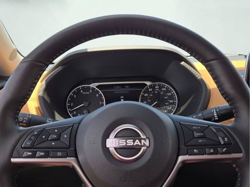 Used 2025 Nissan Sentra SV w/ SV Premium Package FWD image 33