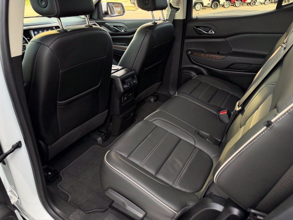 Used 2021 GMC Acadia Denali w/ Denali Technology Package FWD image 16