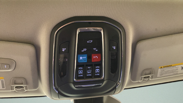 Used 2023 Jeep Grand Cherokee Limited w/ Black Appearance Package AWD/4WD image 21