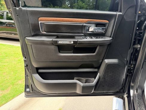 Used 2018 RAM 1500 Laramie w/ Convenience Group AWD/4WD image 19