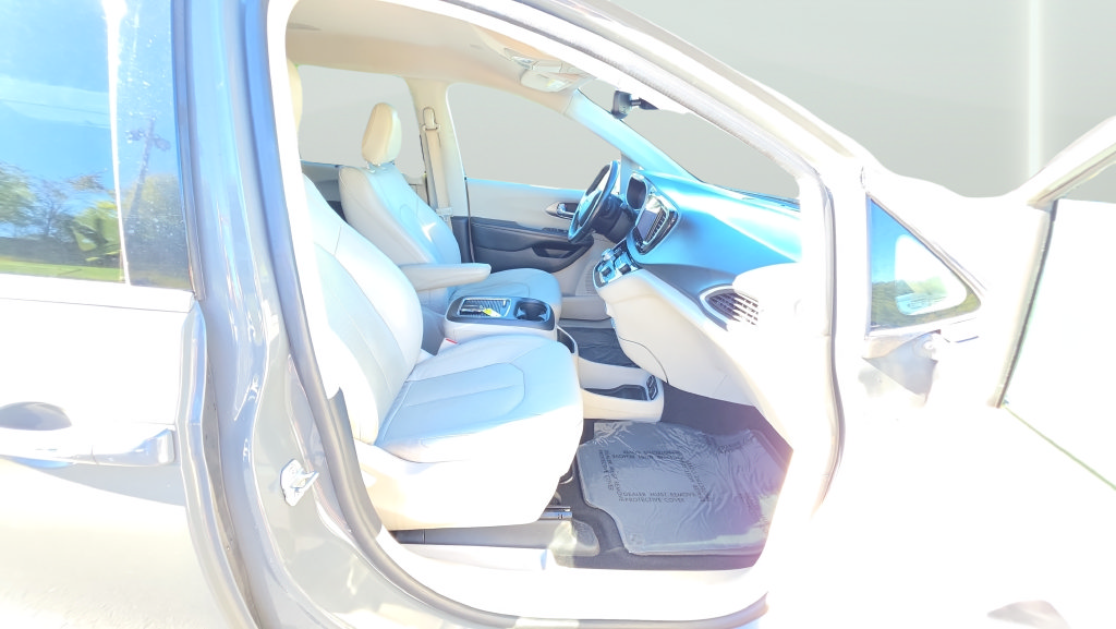 Used 2021 Chrysler Pacifica Touring-L FWD image 18