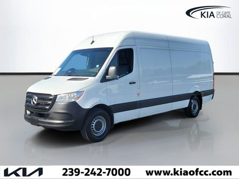 Used 2025 Mercedes-Benz Sprinter 2500 image 3