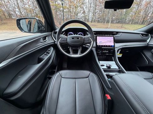 New 2025 Jeep Grand Cherokee Limited image 13