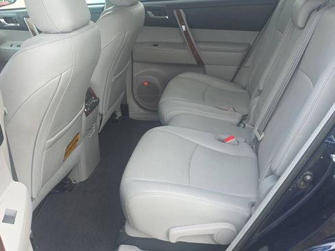 Used 2012 Toyota Highlander Limited w/ Tow Pkg AWD/4WD image 11