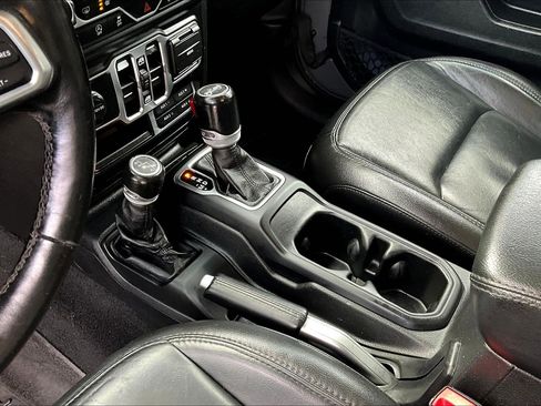 Used 2020 Jeep Wrangler Unlimited Sahara image 10