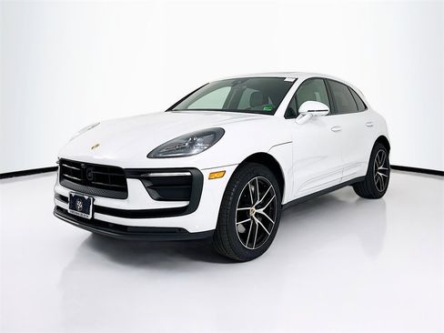 Certified 2025 Porsche Macan image 1