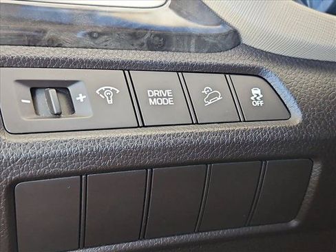 Used 2018 Hyundai Santa Fe Sport w/ 2.4L Value Package 02 FWD image 17