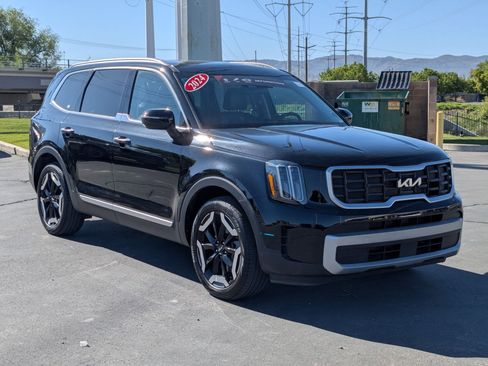 Certified 2024 Kia Telluride S w/ S Sunroof Package AWD/4WD image 7