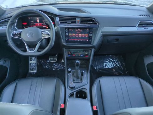 Used 2022 Volkswagen Tiguan SE R-Line image 14