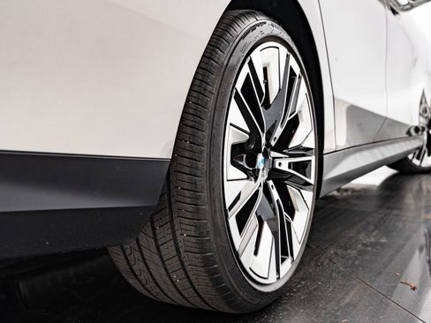 Certified 2025 BMW 530i xDrive w/ Premium Package AWD/4WD image 51