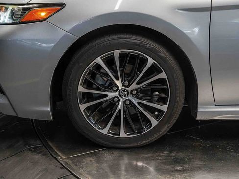 Used 2019 Toyota Camry SE w/ Carpet Mat Package FWD image 9
