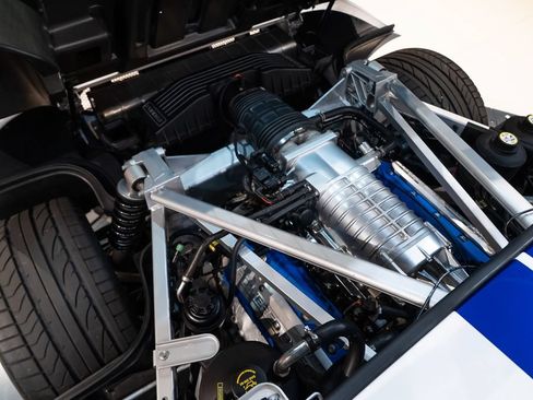 Used 2005 Ford GT RWD image 16