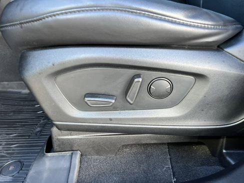 Certified 2022 Ford Explorer XLT w/ Equipment Group 202A image 13