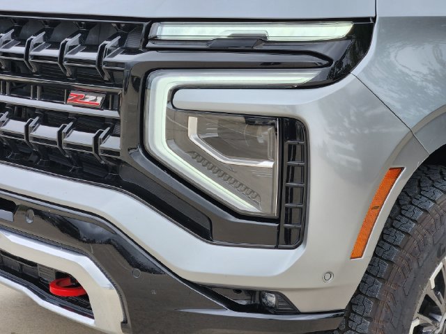 Used 2025 Chevrolet Suburban Z71 AWD/4WD image 9