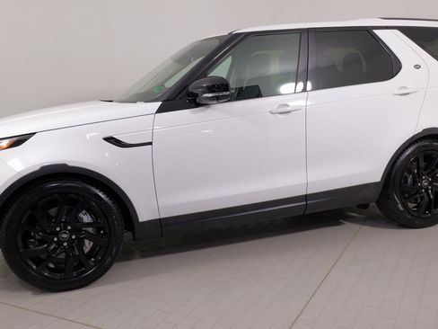 Used 2024 Land Rover Discovery S image 1
