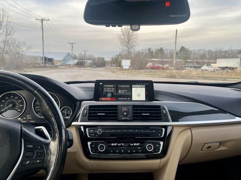 Used 2018 BMW 330i xDrive 330i xDrive AWD 4dr Sedan w/ Premium Package image 9