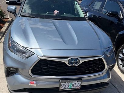Used 2021 Toyota Highlander XLE