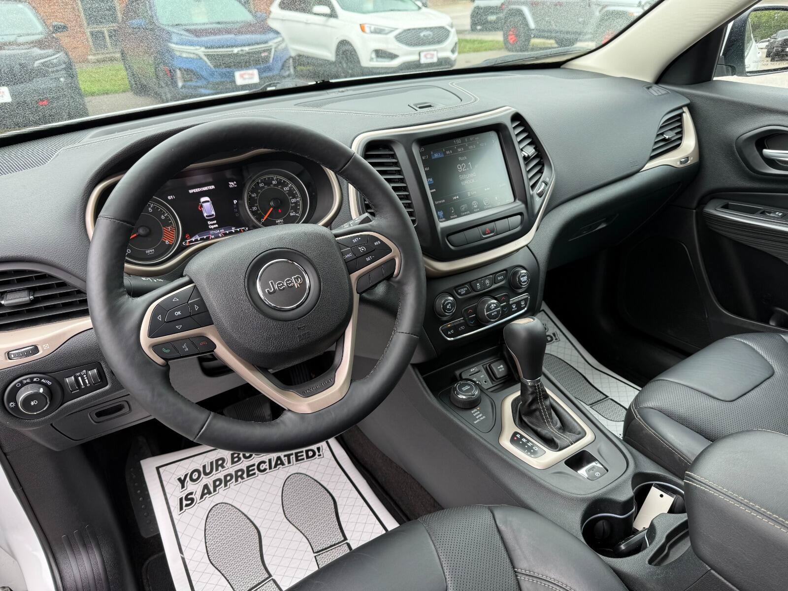 Used 2015 Jeep Cherokee Limited w/ Luxury Group AWD/4WD image 11