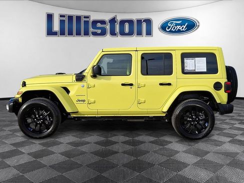 Used 2023 Jeep Wrangler Unlimited Sahara w/ Cold Weather Group AWD/4WD image 8