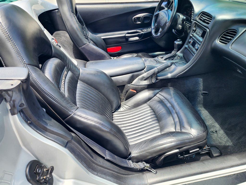 Used 2000 Chevrolet Corvette Convertible w/ Memory Pkg RWD image 25