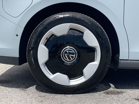 Used 2025 Volkswagen ID. Buzz Pro S RWD image 35