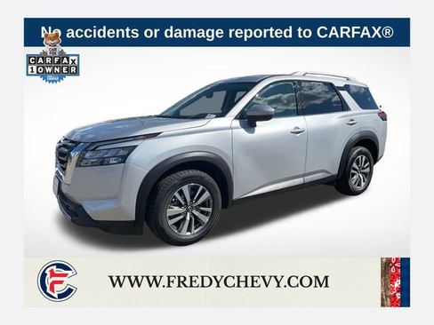Used 2025 Nissan Pathfinder SL AWD/4WD image 1