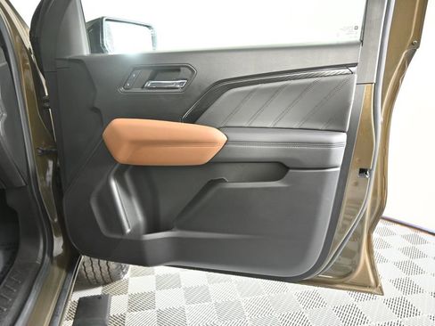 Used 2024 GMC Canyon AT4 w/ AT4 Premium Package AWD/4WD image 13