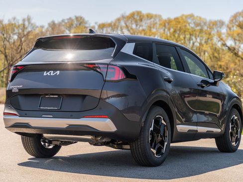 New 2026 Kia Sportage EX FWD image 4