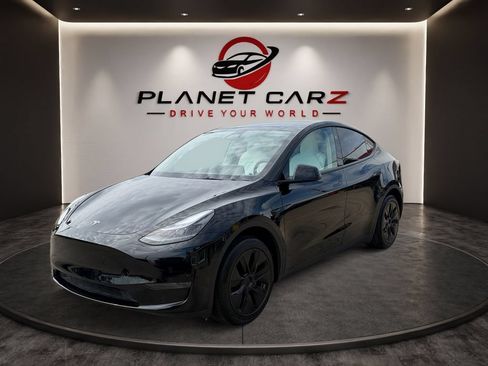Used 2025 Tesla Model Y Long Range RWD image 1