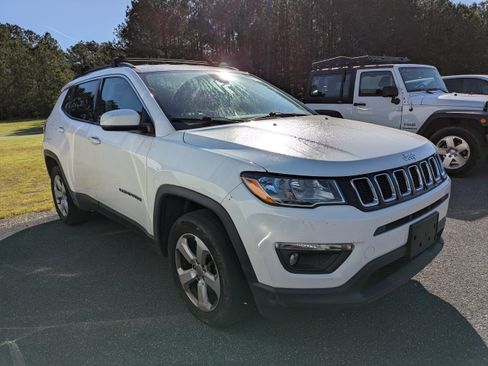 Used 2018 Jeep Compass Latitude AWD/4WD image 2