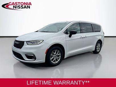 Used 2024 Chrysler Pacifica Touring-L