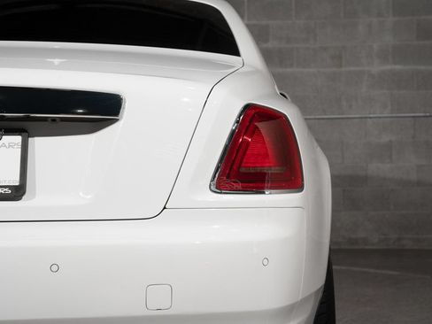 Used 2015 Rolls-Royce Ghost RWD image 12