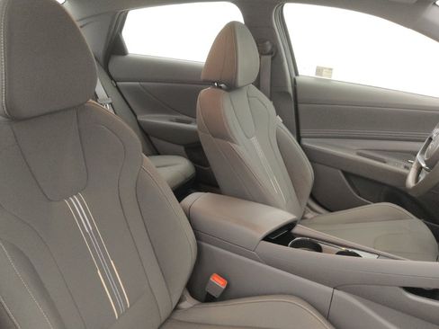 Used 2025 Hyundai Elantra SEL FWD image 21