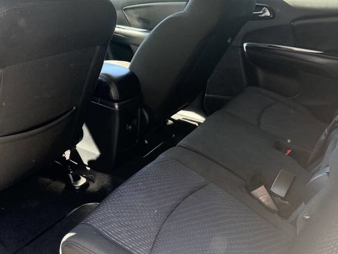 Used 2019 Dodge Journey SE w/ Connectivity Group image 2