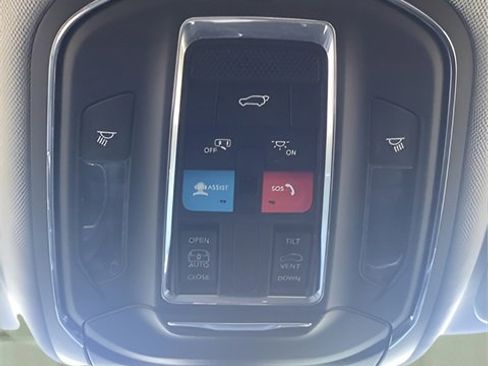 Certified 2023 Jeep Grand Cherokee Laredo w/ Luxury Tech Group I image 24