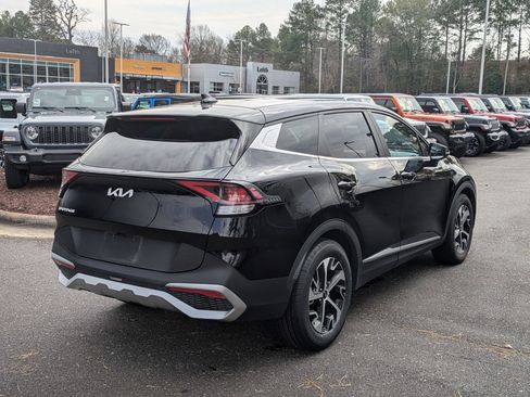 Used 2023 Kia Sportage EX image 5