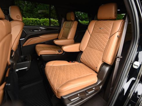 Used 2023 Cadillac Escalade Sport w/ Touring Package RWD image 15