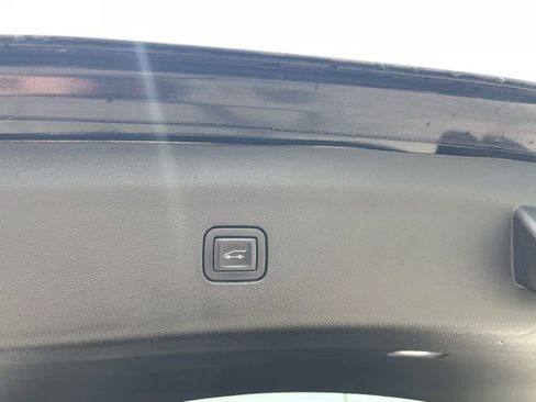 Used 2020 Buick Enclave Premium w/ Sun and Sites Package AWD/4WD image 40