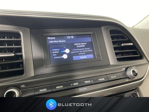 Used 2020 Hyundai Elantra SE FWD image 4